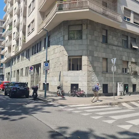 Bed & Breakfast Da Amelie - Casa Leonardo A Pochi Minuti Dalla Stazione Porta Susa Di *