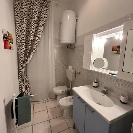 Bed & Breakfast Da Amelie - Casa Leonardo A Pochi Minuti Dalla Stazione Porta Susa Di
