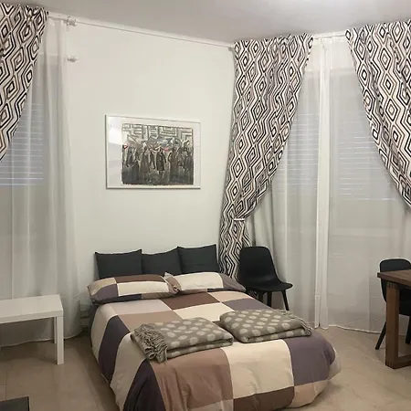Couette-café Da Amelie - Casa Leonardo A Pochi Minuti Dalla Stazione Porta Susa Di Turin